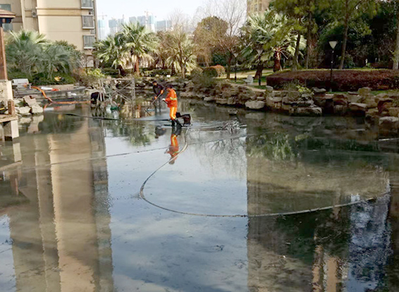 江口景观池淤泥清理